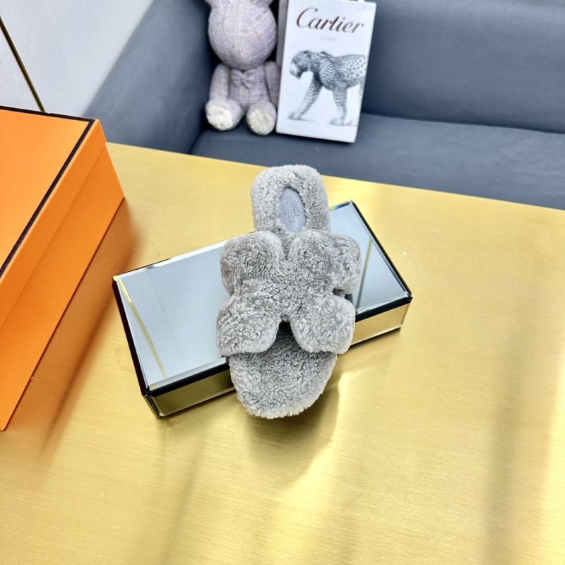 H**mes slippers